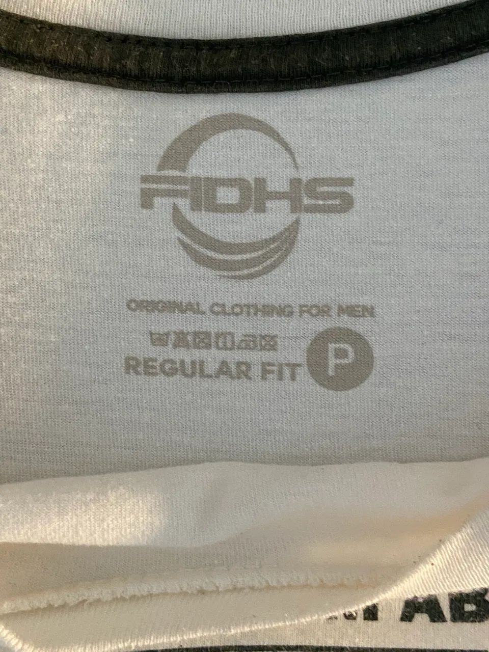 Camisa Branca com Estampa Retrô - Foto 2