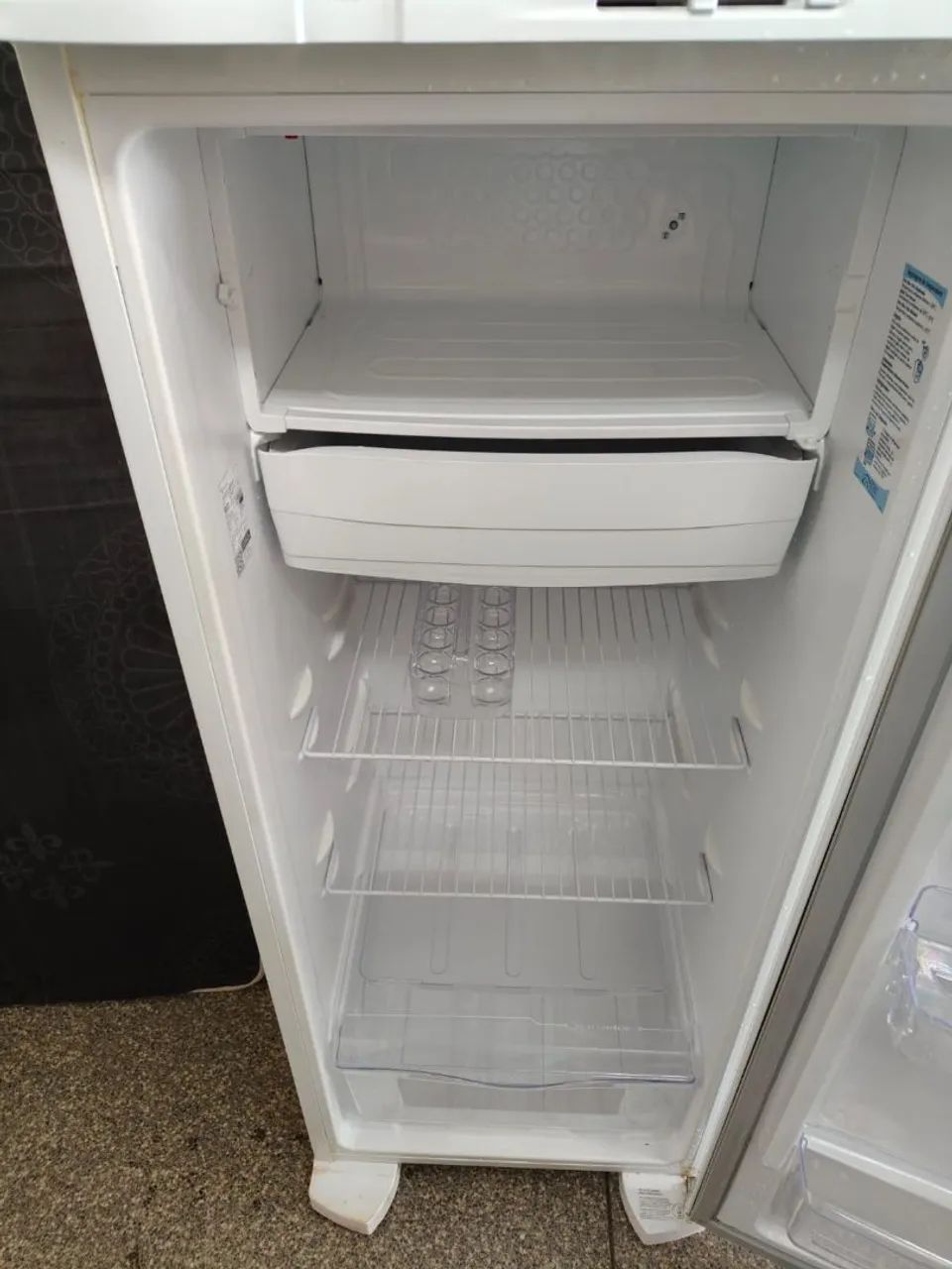 Geladeira Eletrolux bem novinha  - Foto 5