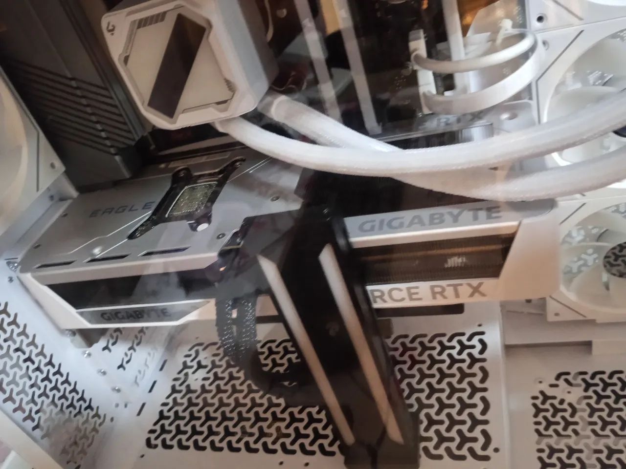 RTX 5070 Gigabyte Eagle  - Foto 2