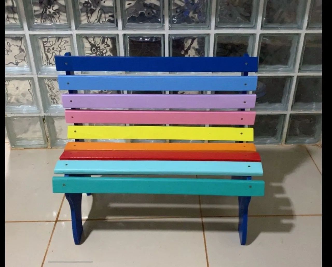 Banquinho arco-íris 