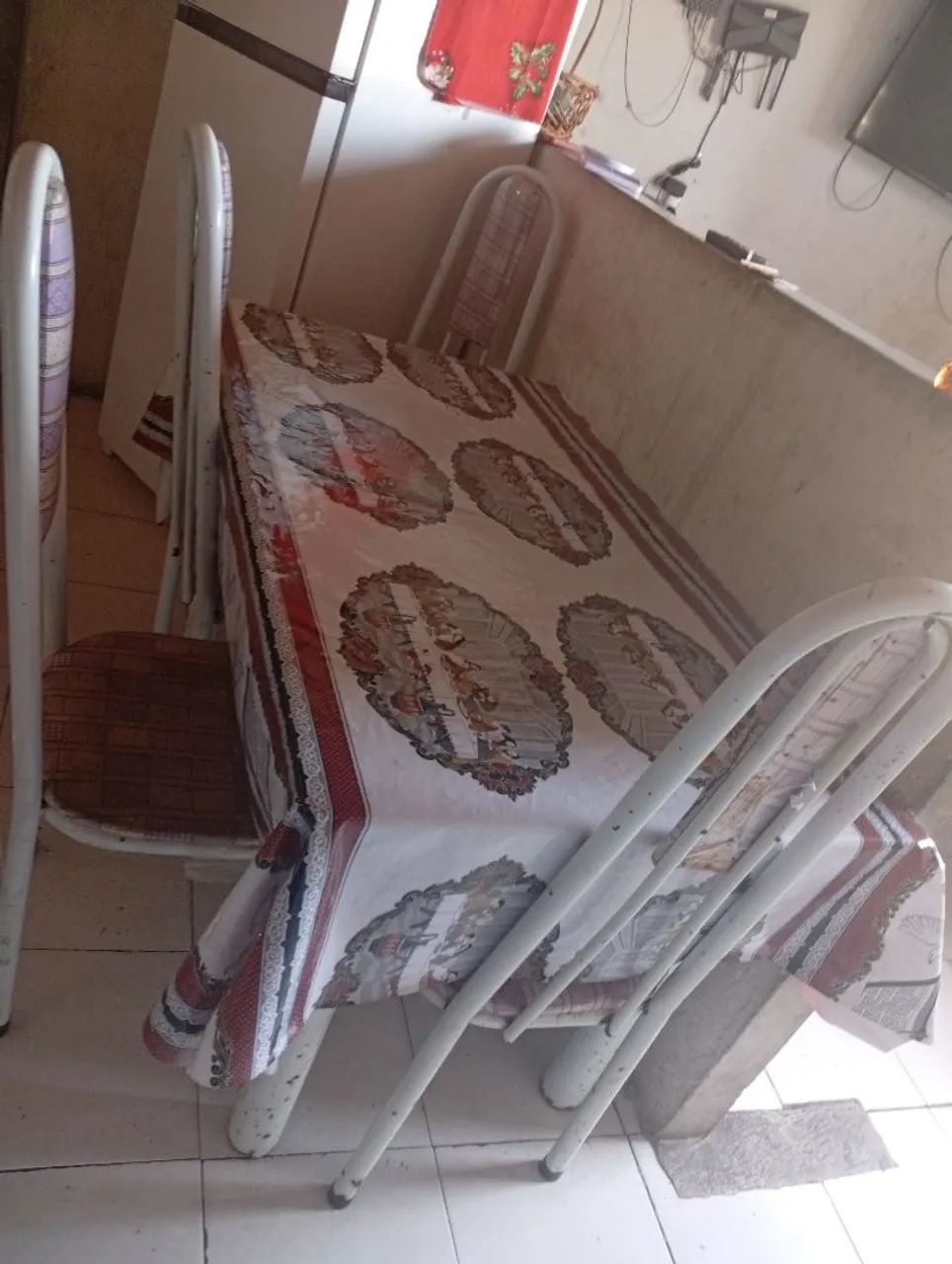 Mesa de Mamoré com cinco cadeiras  - Foto 3