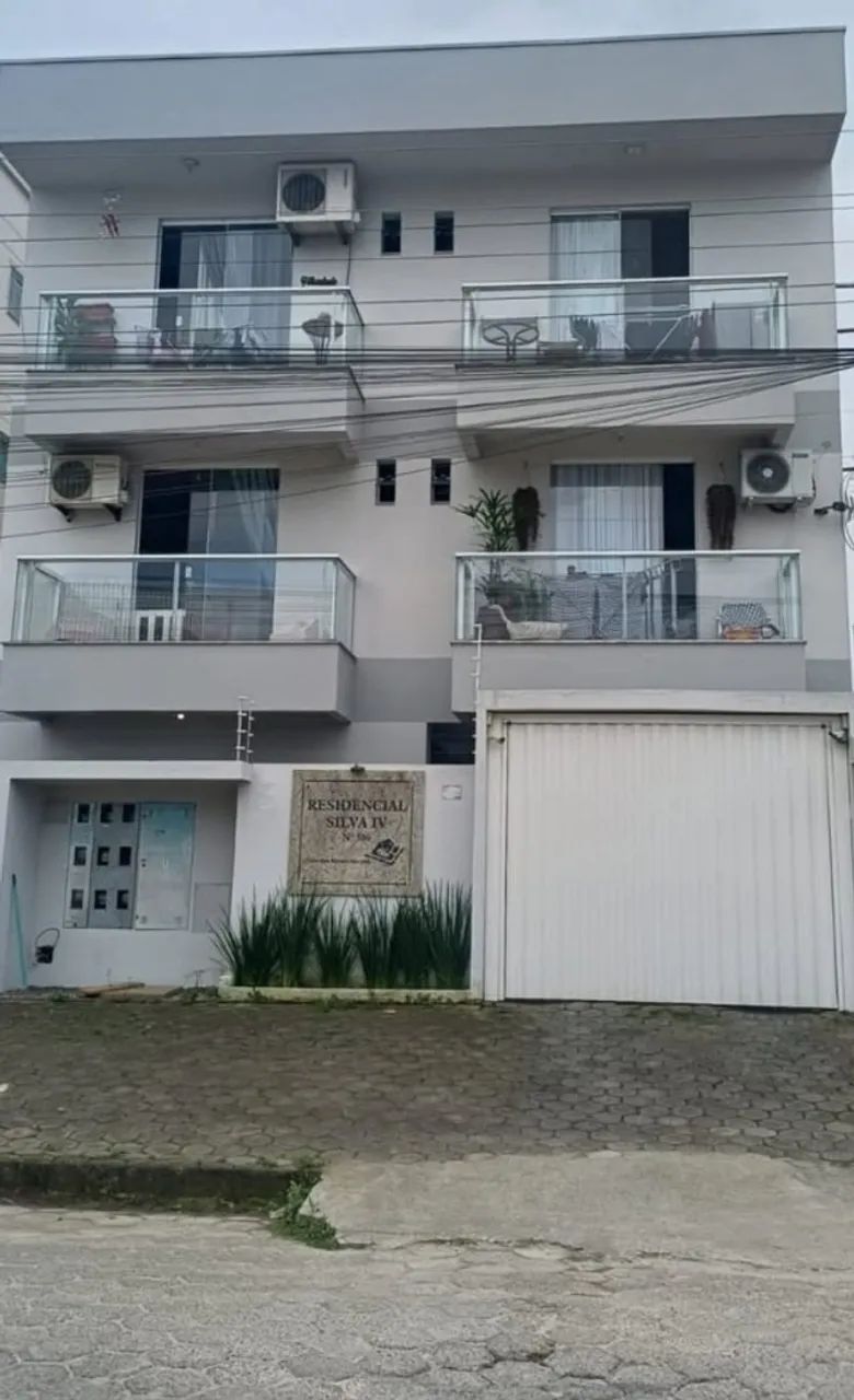 Apartamento com 2 Dormitórios (1 Suíte) no Centro de Camboriú