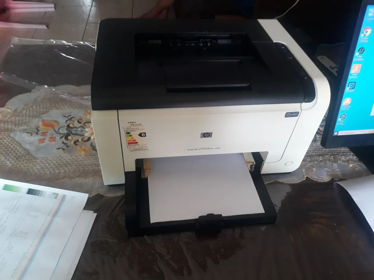 Impressora hp Laser jet CP1025 neste color - Foto 3