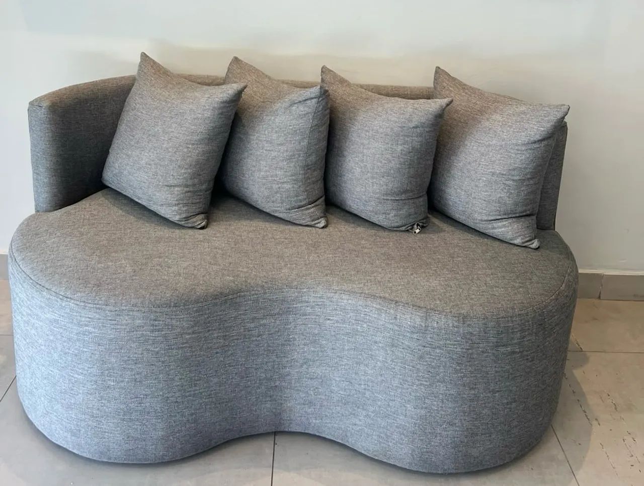 VENDO SOFÁ ORGÂNICO CURVO RUBY - LINHO CINZA - Foto 2