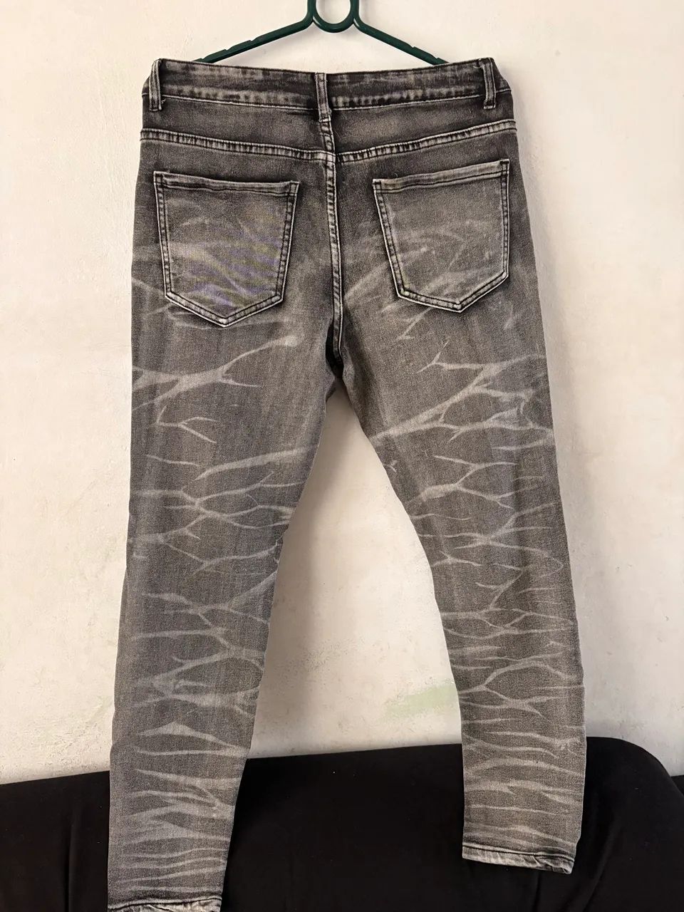 Calça cinza com detalhes preto - Foto 2