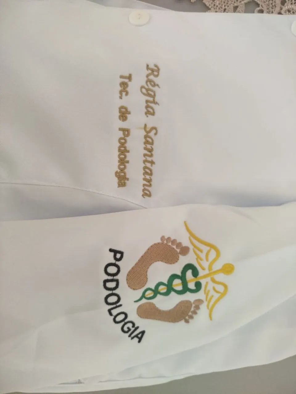 Jalecos, scrub e bordados - Foto 5