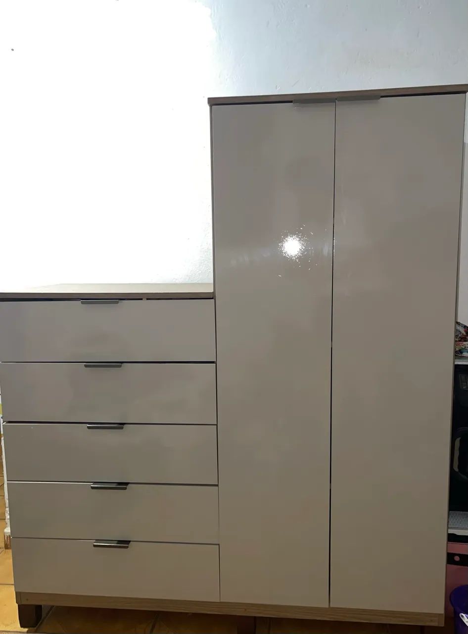 GUARDA ROUPAS (ARMÁRIO MULTIUSO COM COMODA ACOPLADA)