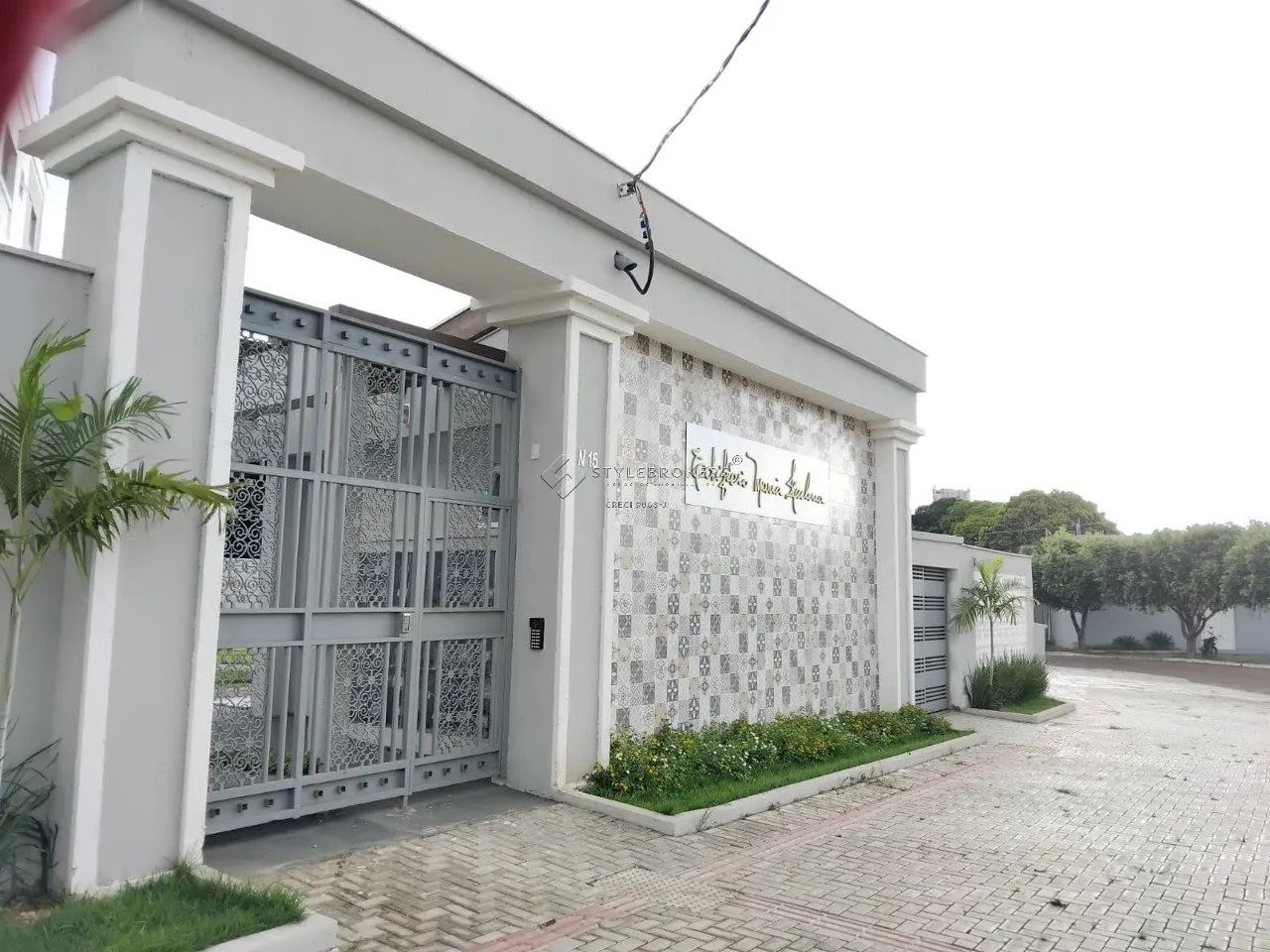 Apartamento no condomínio Maria Helena com gardem