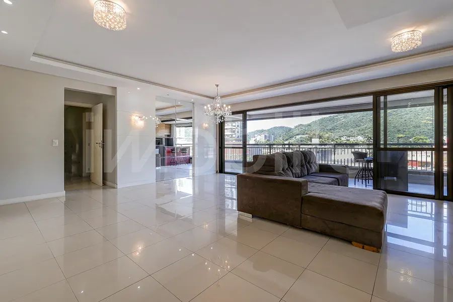 Apartamento no Edifício Grand Soleil com 170m² em Itajaí