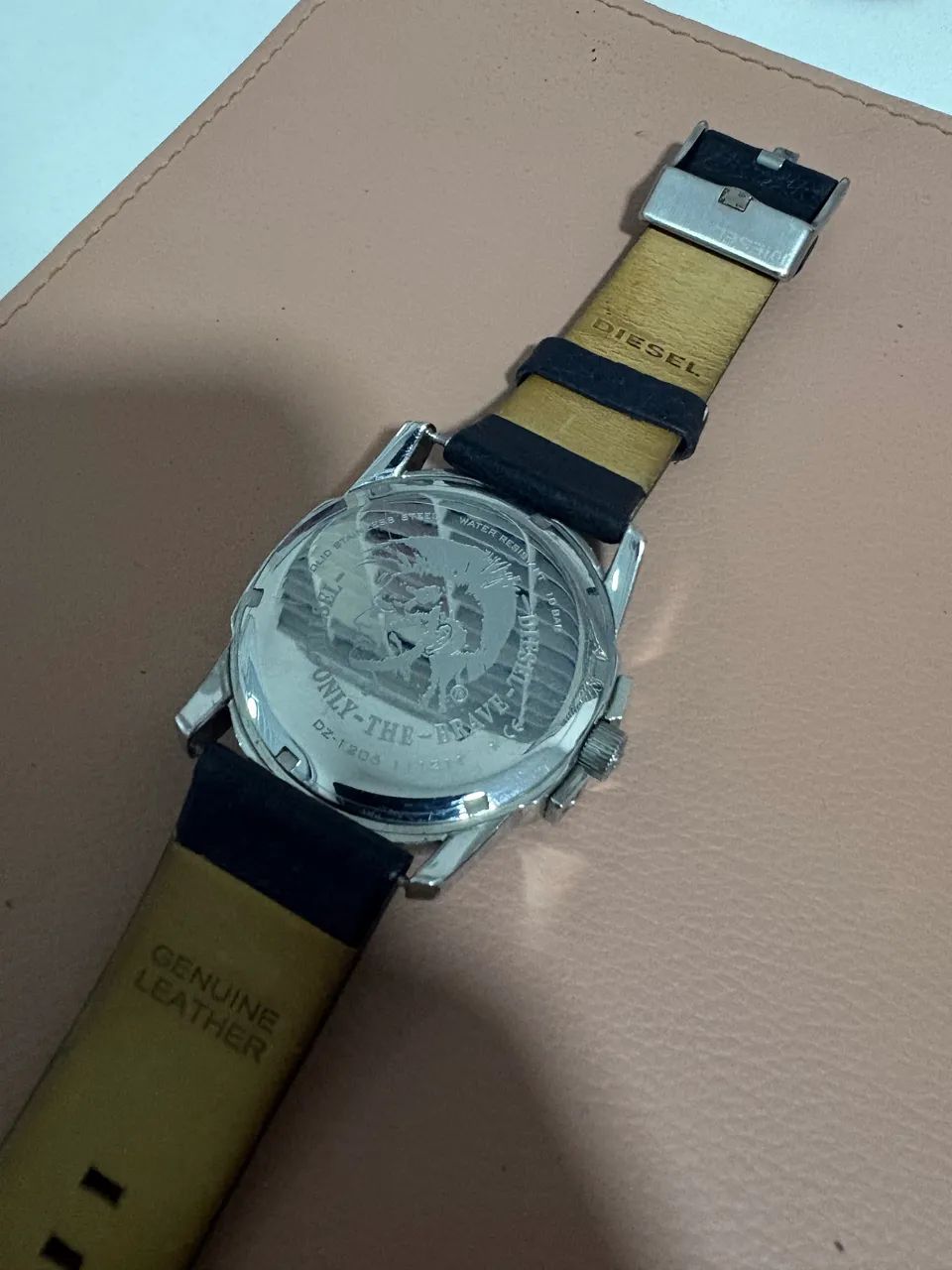 Relógio Diesel DZ1206 com pulseira de couro preta - Foto 3