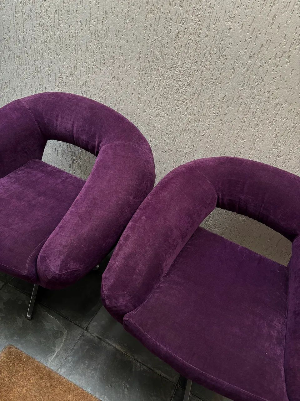 Poltronas roxas giratórias (kit 2) - Foto 2