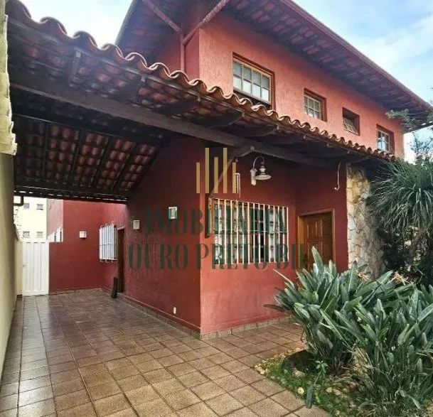 Casa Geminada com 3 quartos á venda no bairro Castelo;