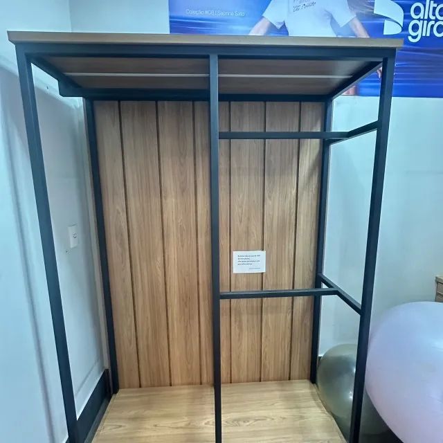 ARARA DE ROUPAS