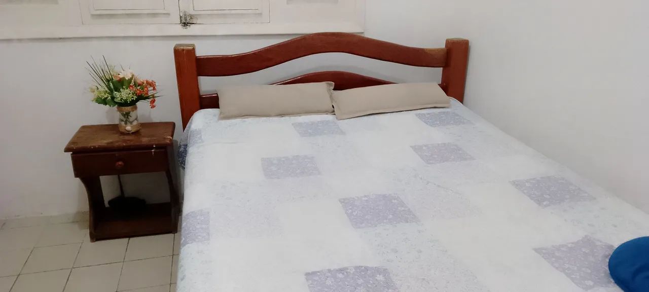 Cama madeira Angelin e criado-mudo