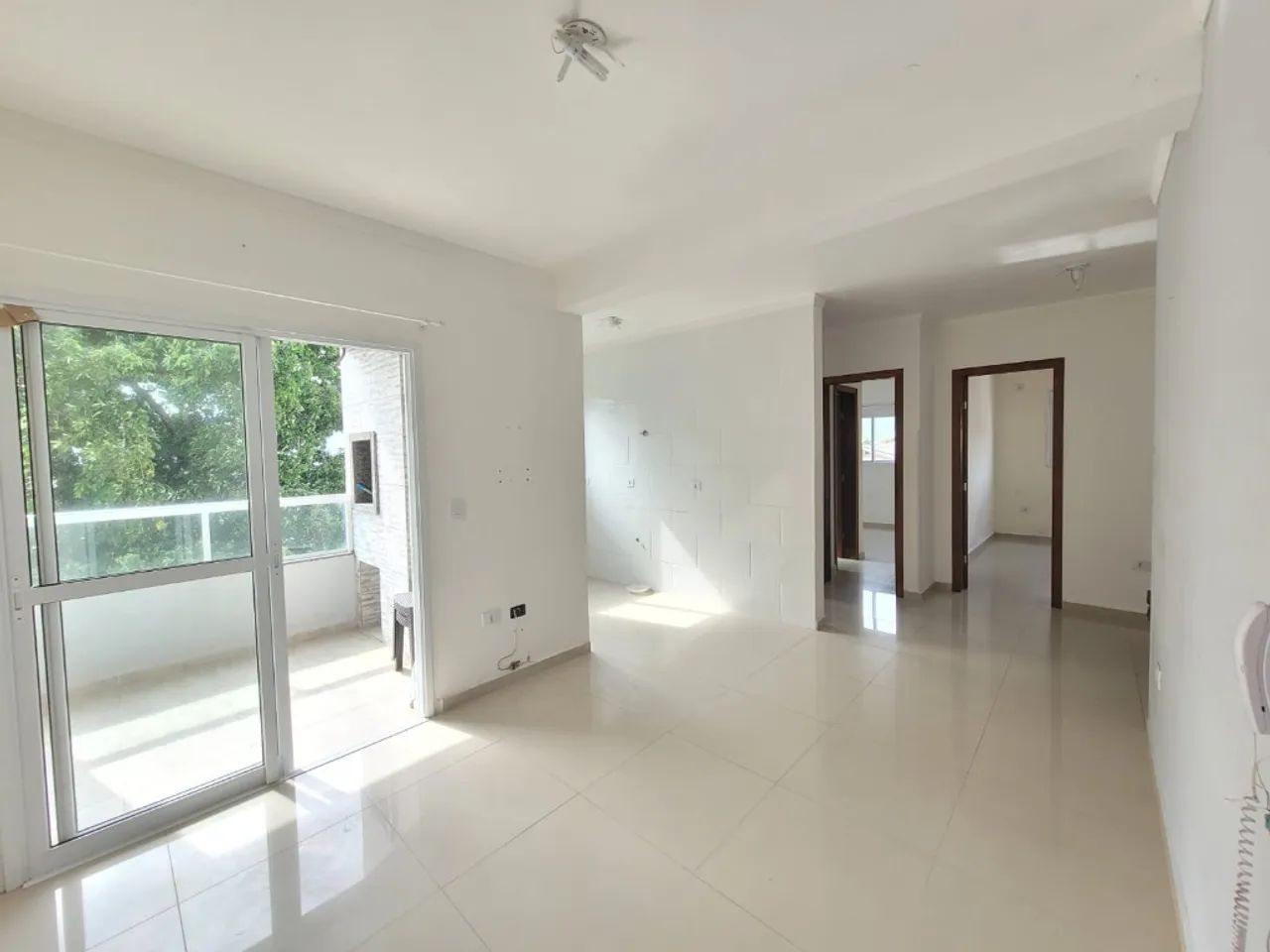 Apartamento com 2 dormitórios + sacada à 500m da Praia do Santinho! Confira!