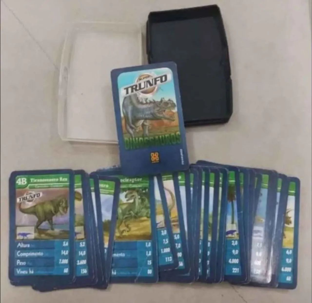 jogo de cartas super trunfo versão dinossauros da grow