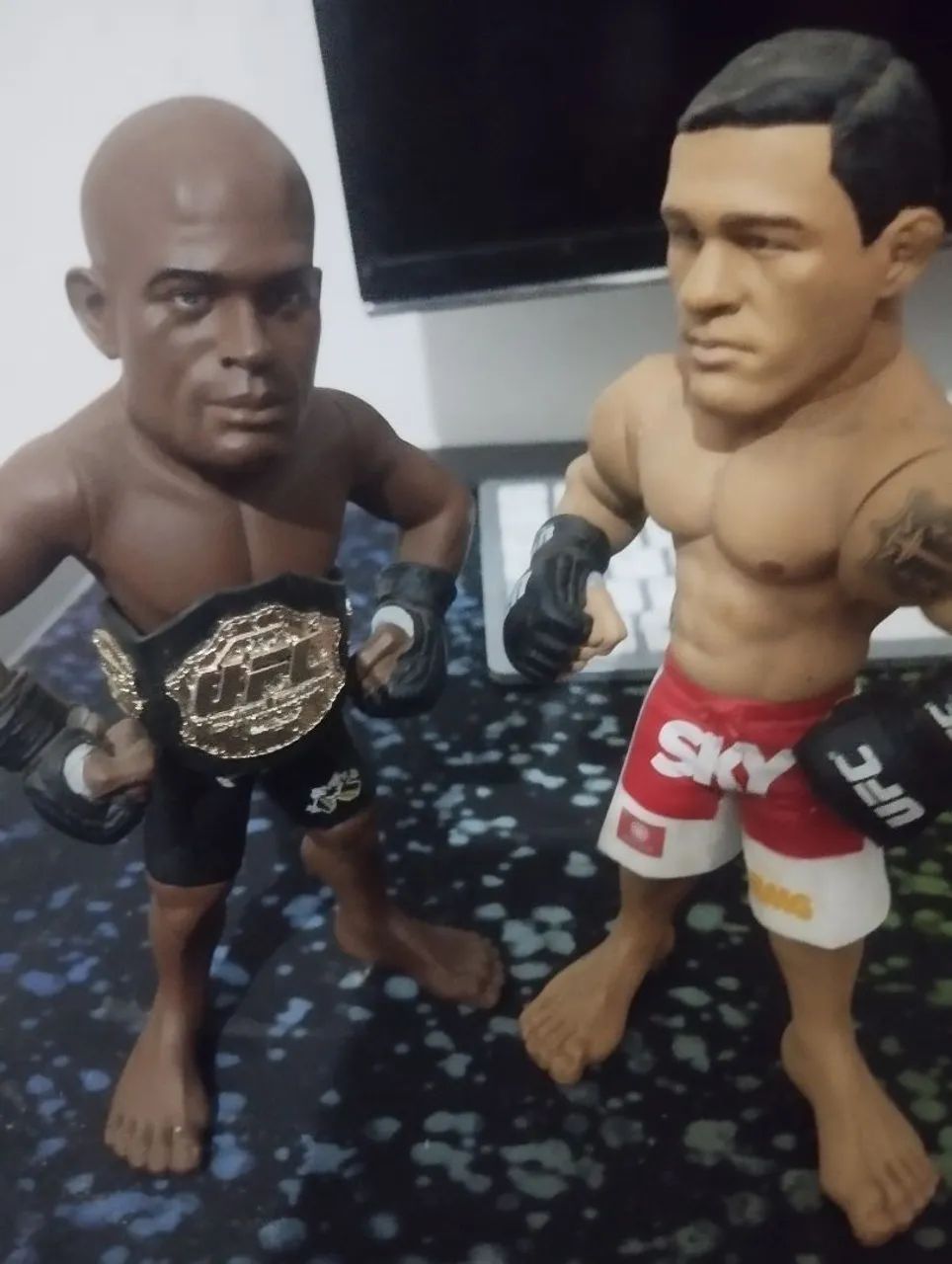 Dois bonecos do ufc