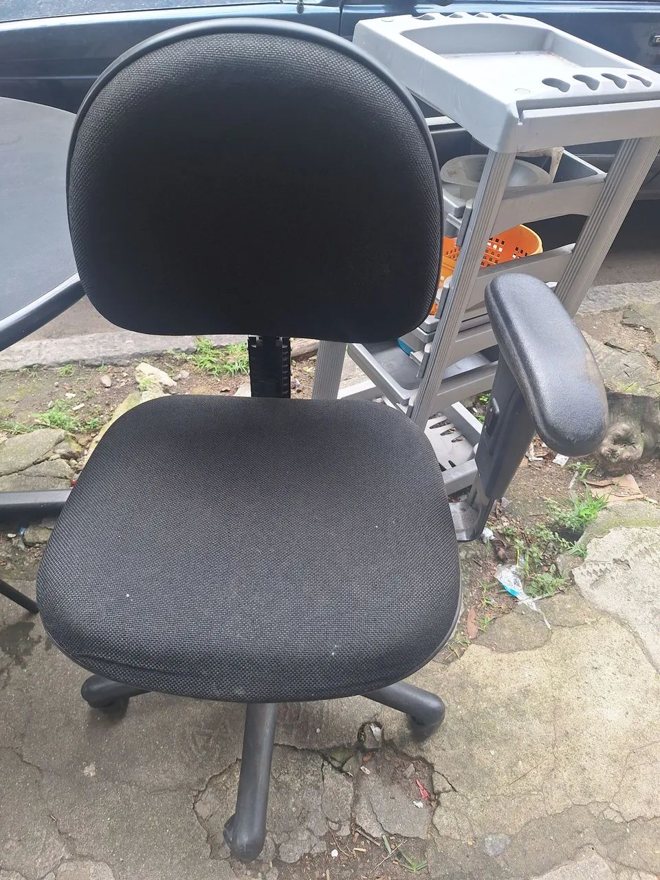 Cadeiras para escritório com avaria.  - Foto 3