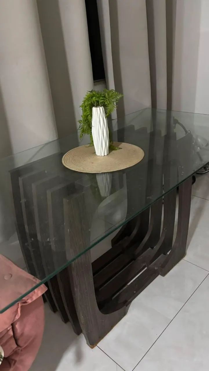 Mesa com tampão de vidro 