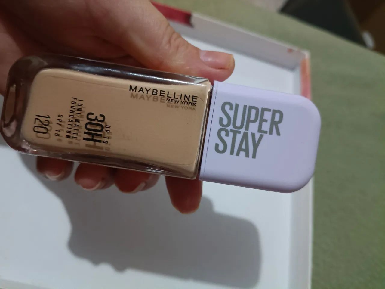 Base Maybelline lacrada