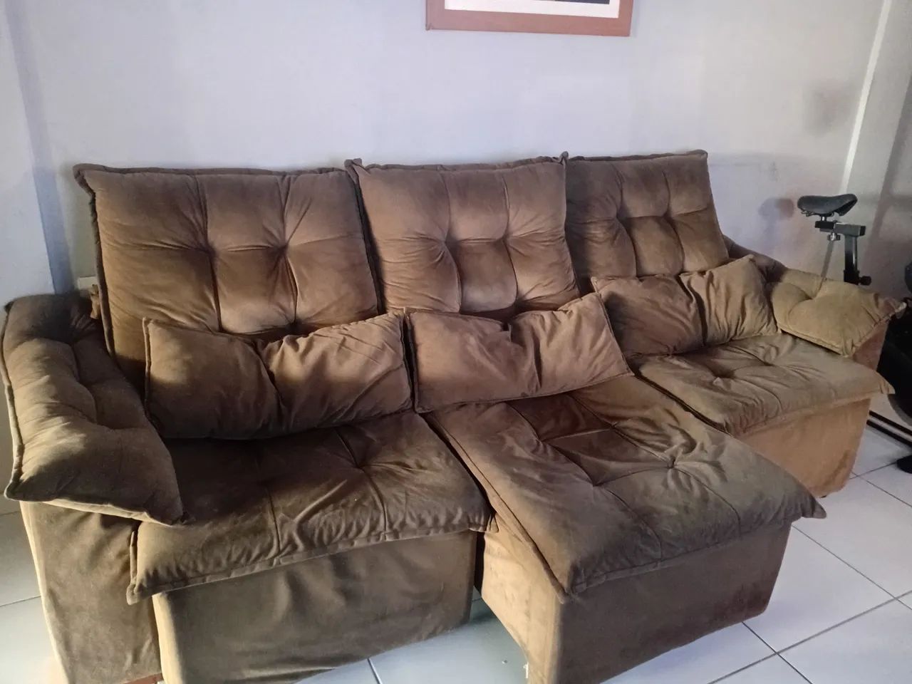 Sofá reclinável e retrátil 