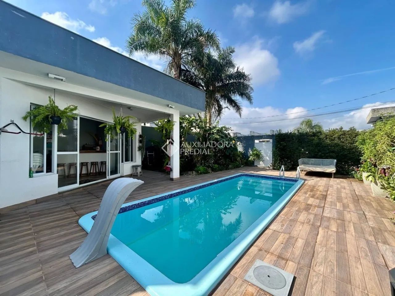 Excelente Casa com 4 Dormitórios e Piscina para Aluguel em Cacupé - Florianópolis | 465 m²