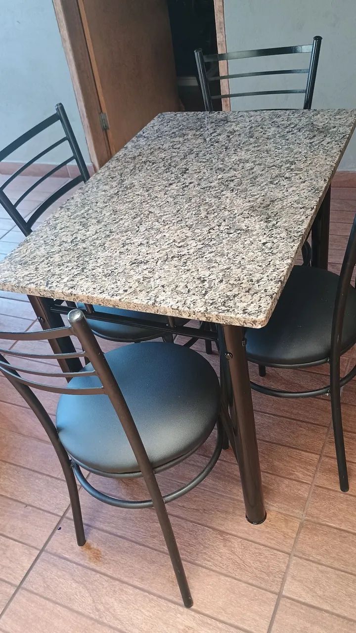 Mesa de mármore com 4 cadeiras 90- centímetros com 60 Largura  - Foto 4
