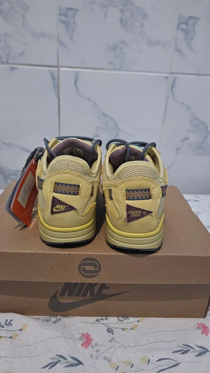 Air Max 1 x Travis Scott Saturn Gold  - Foto 3