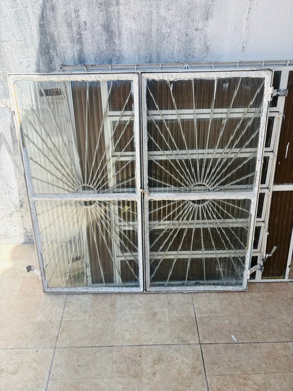 Janela de ferro usada64985875014018124