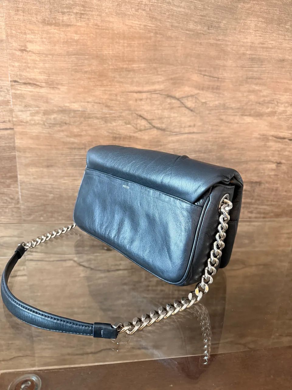 Bolsa Arezzo modelo Puffer couro preta  - Foto 2