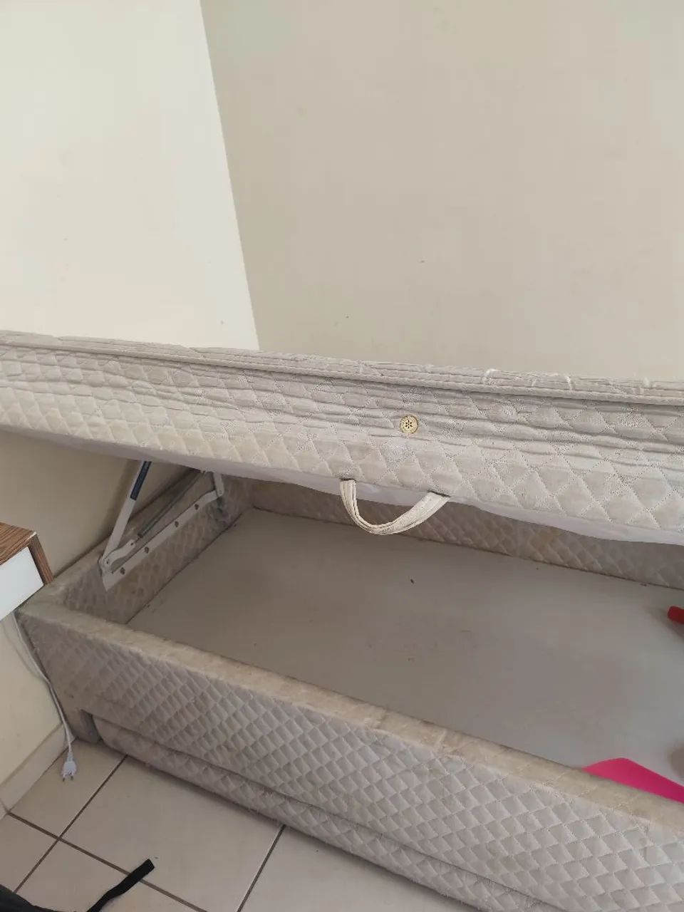 Cama box solteiro, com  colchão de molas e cama auxiliar 