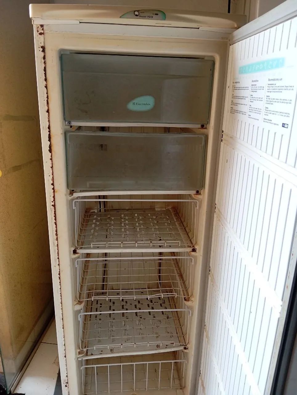 Vendo freezer Eletrolux 210 lts - Foto 2