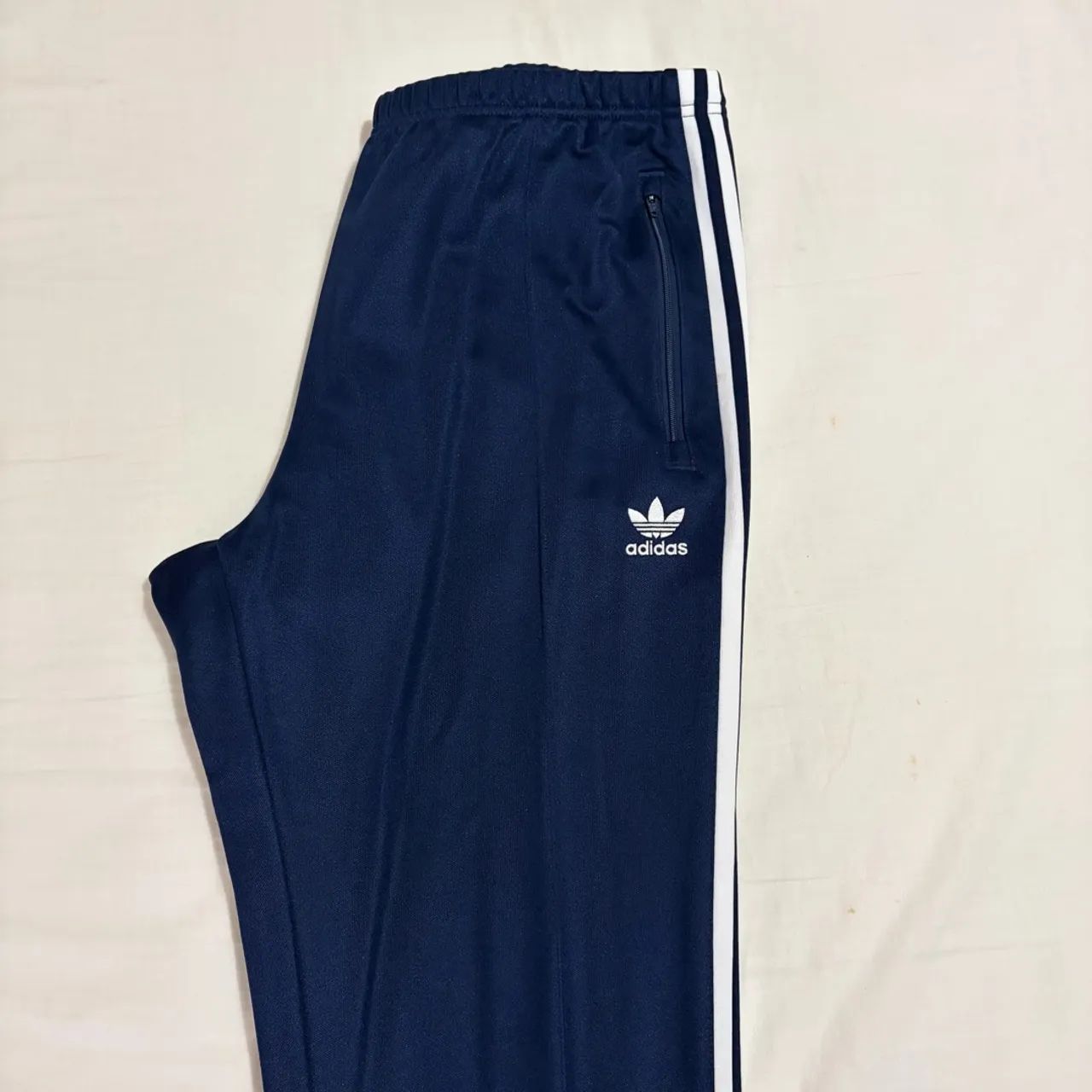 calça adidas beckenbauer azul g - Foto 4
