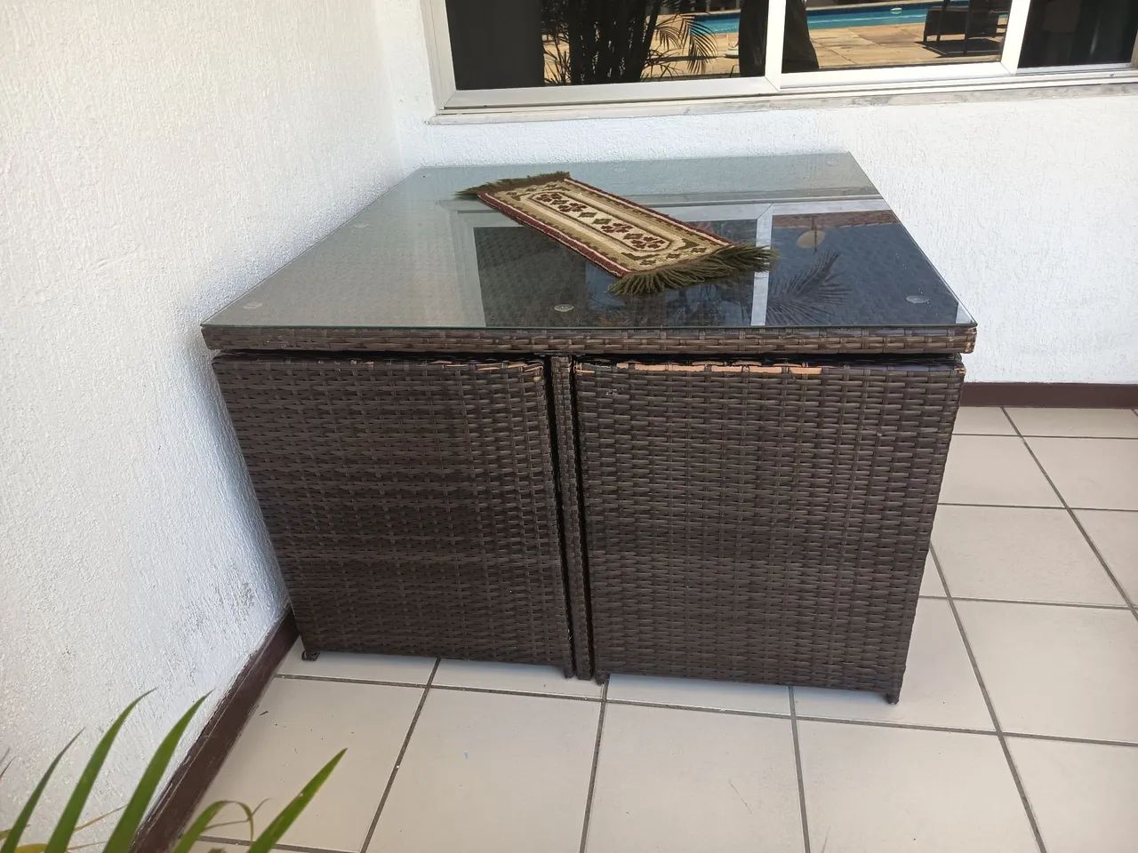 Mesa de área externa , com 4 cadeiras 