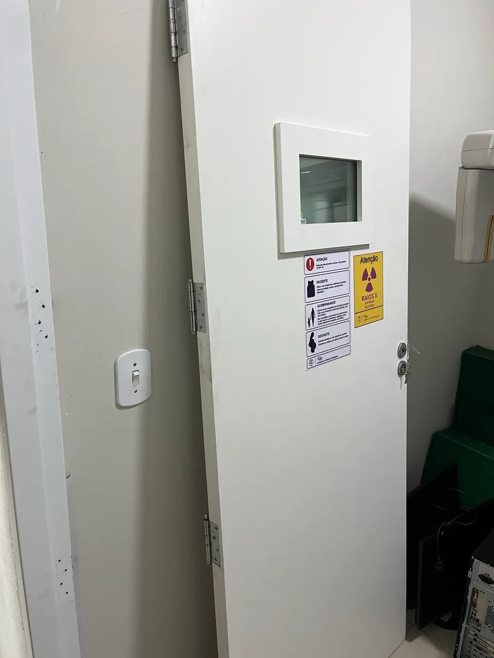 Porta radiológica Odontológica com chumbo e visor plumbífero completa  - Foto 3