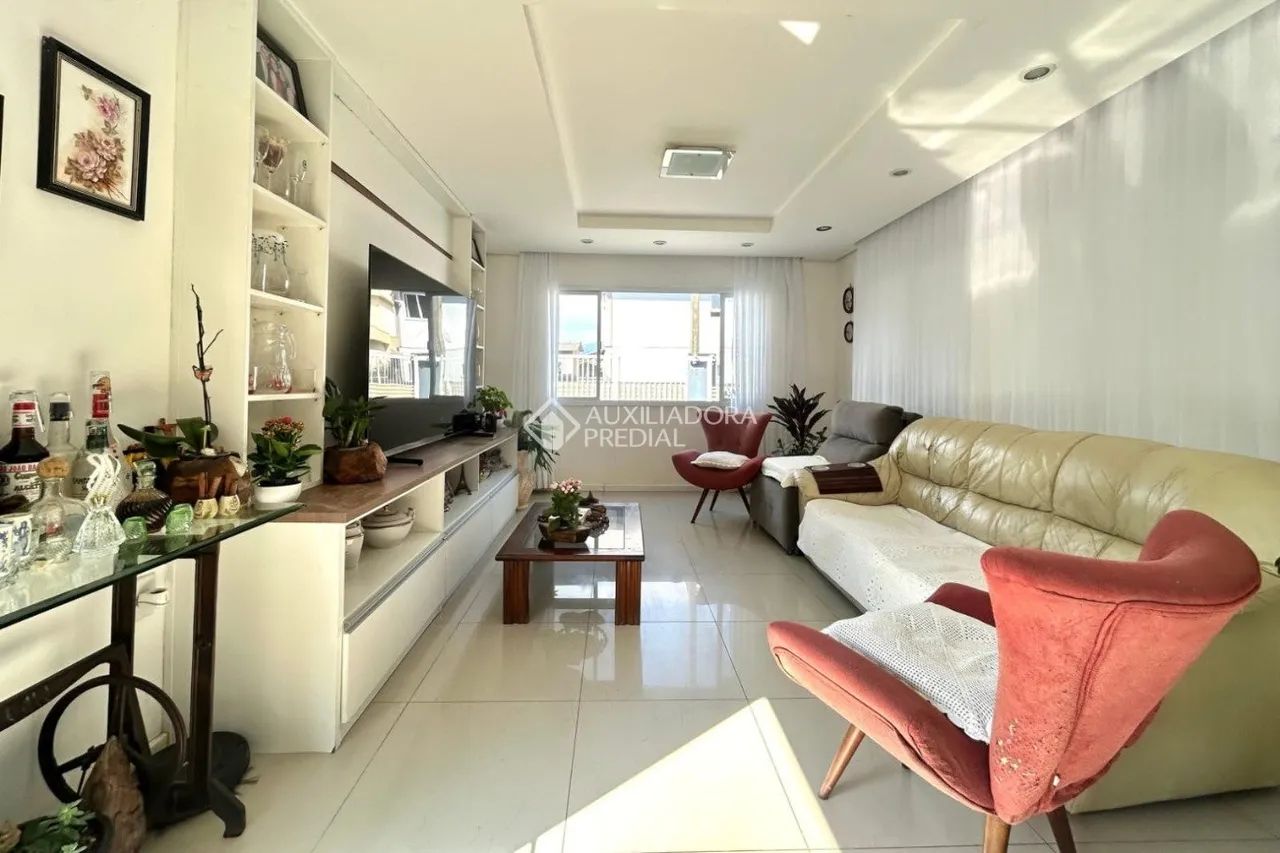 Excelente Casa com 4 Dormitórios e Piscina para Aluguel em Cacupé - Florianópolis | 465 m² - Foto 3