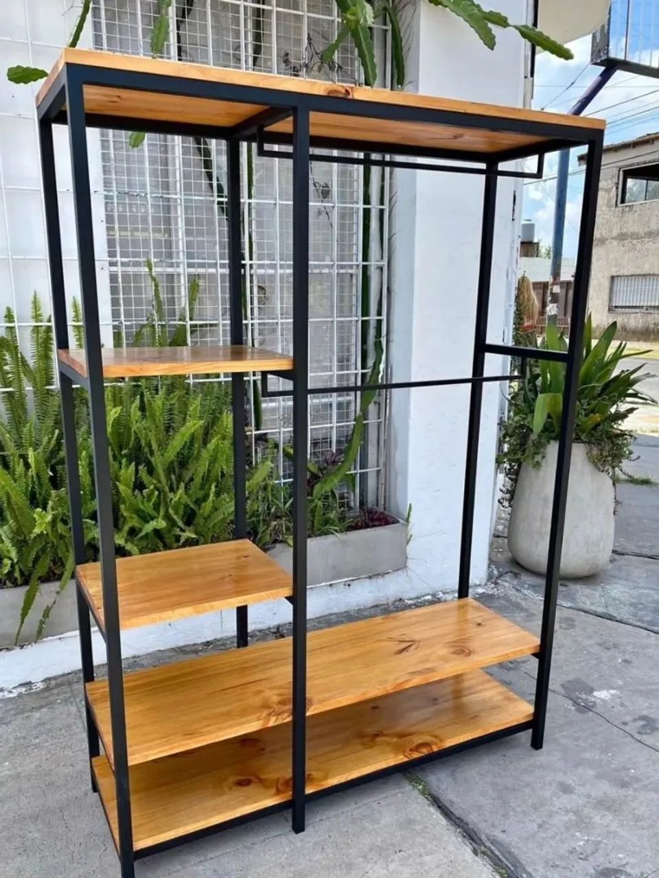 CLOSET INDUSTRIAL 