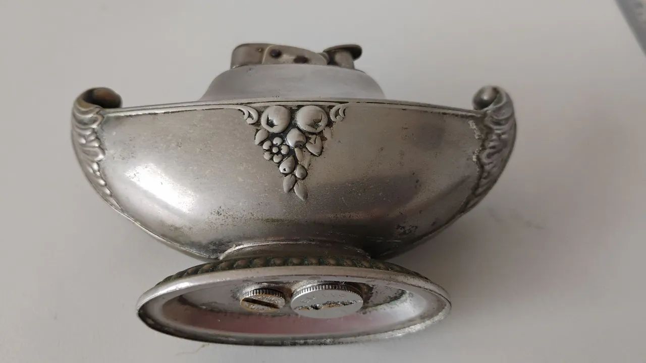 ISQUEIRO DE MESA COM FORMATO DE LÂMPADA  - Foto 5
