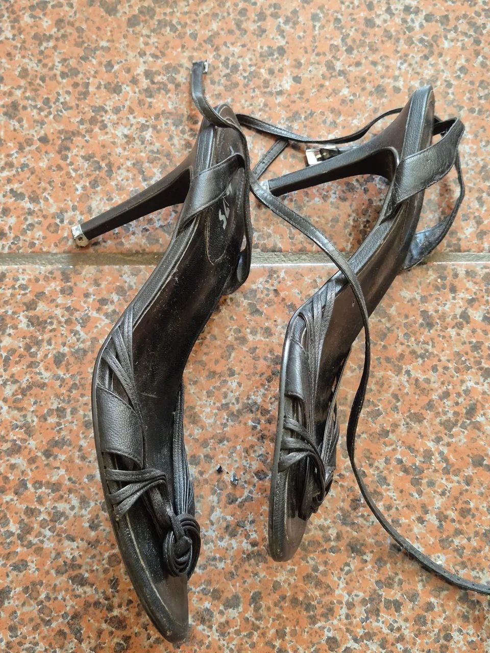 doação sandálias e sapatos número 39 - Foto 5