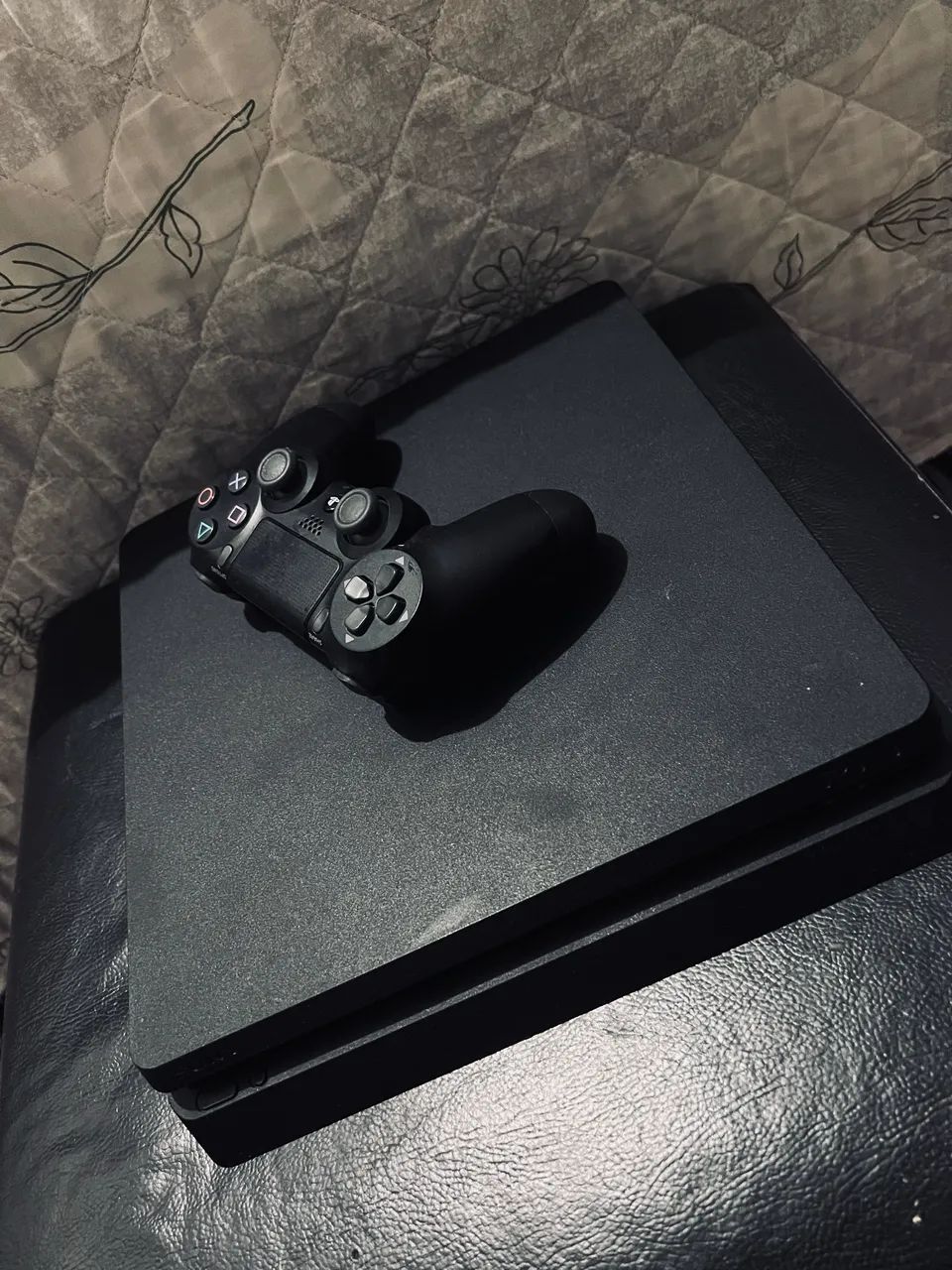 PlayStation 4 slim 1tb