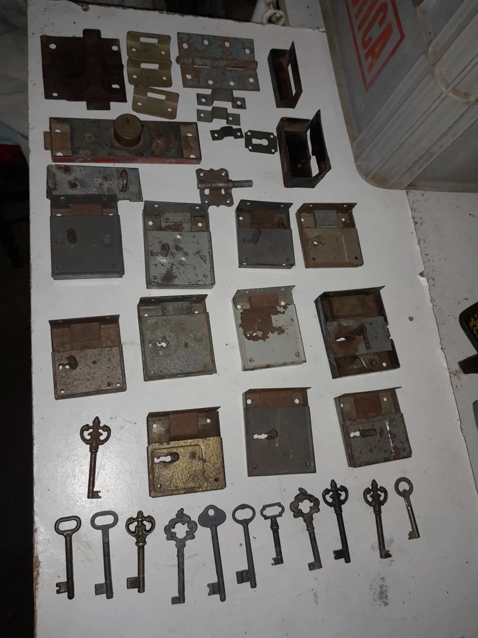 Lote com ferragens antigas 