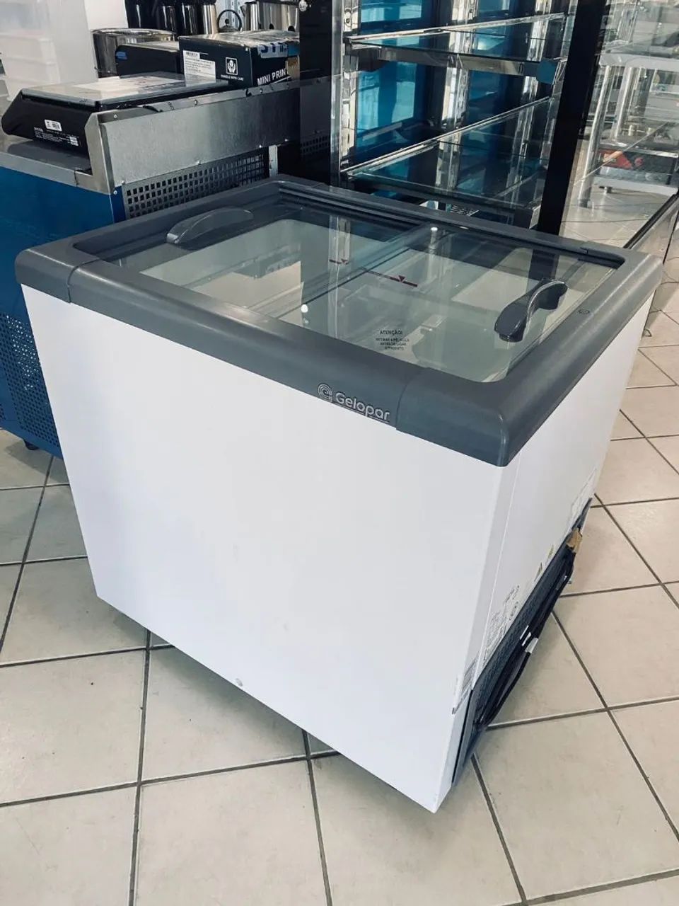 NZ. Freezer horizontal 200 litros tampa de vidro Gelopar 