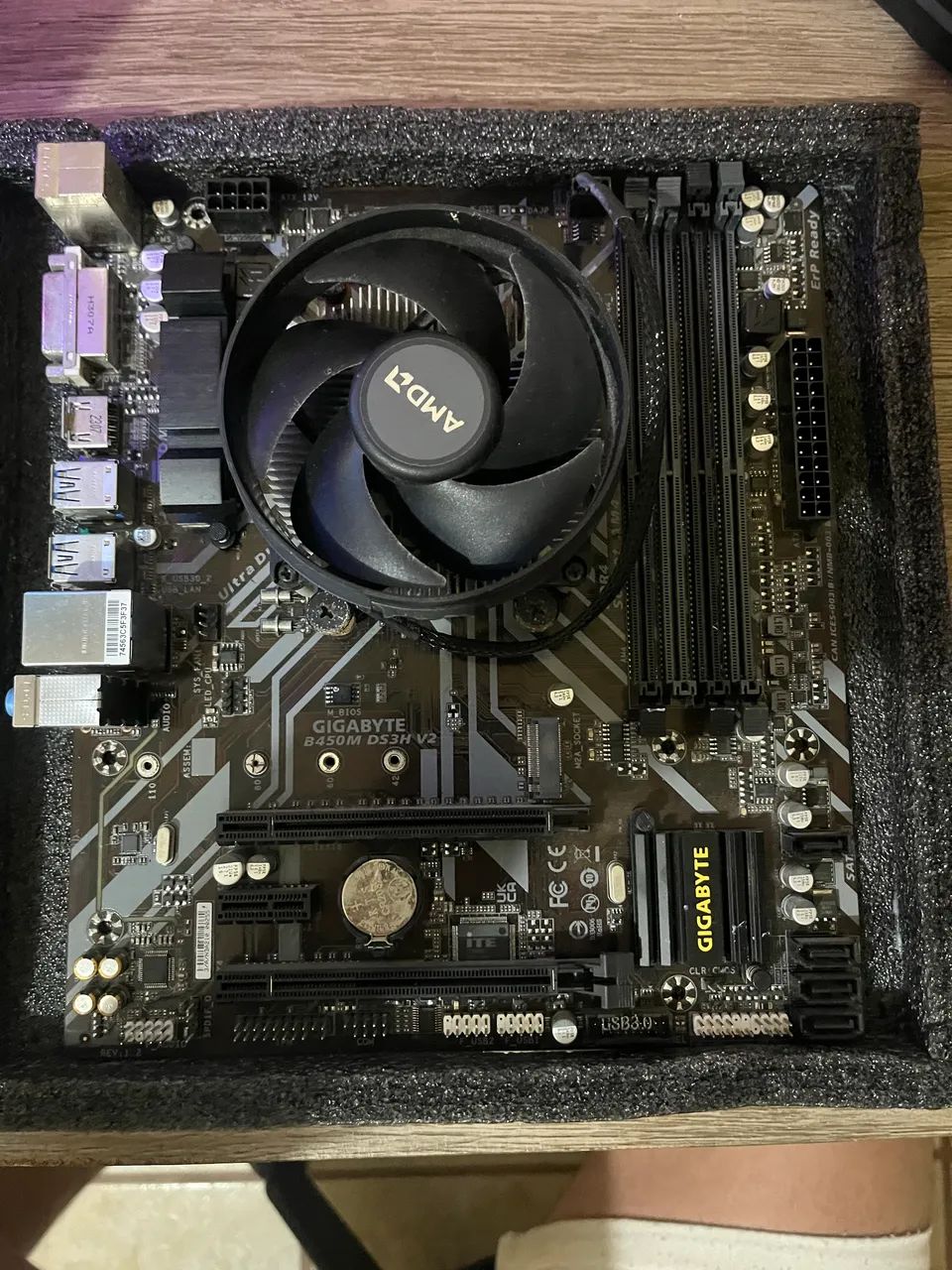 Placa mãe B450m Gigabyte + Ryzen 5 4600G (Vendo os dois separados também)