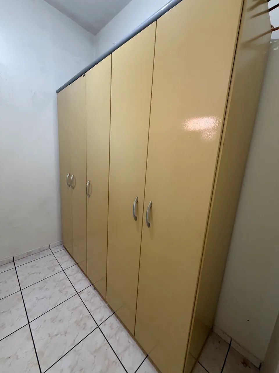 Guarda Roupa cor Marfim 5 portas - Foto 3