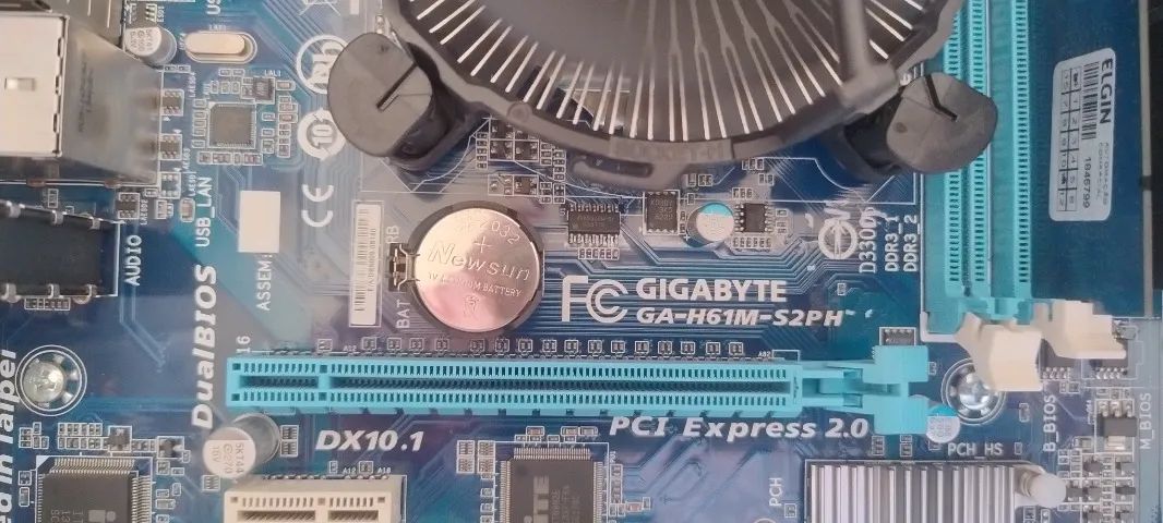 GIGABYTE GA-H61M-S2PH - Foto 4