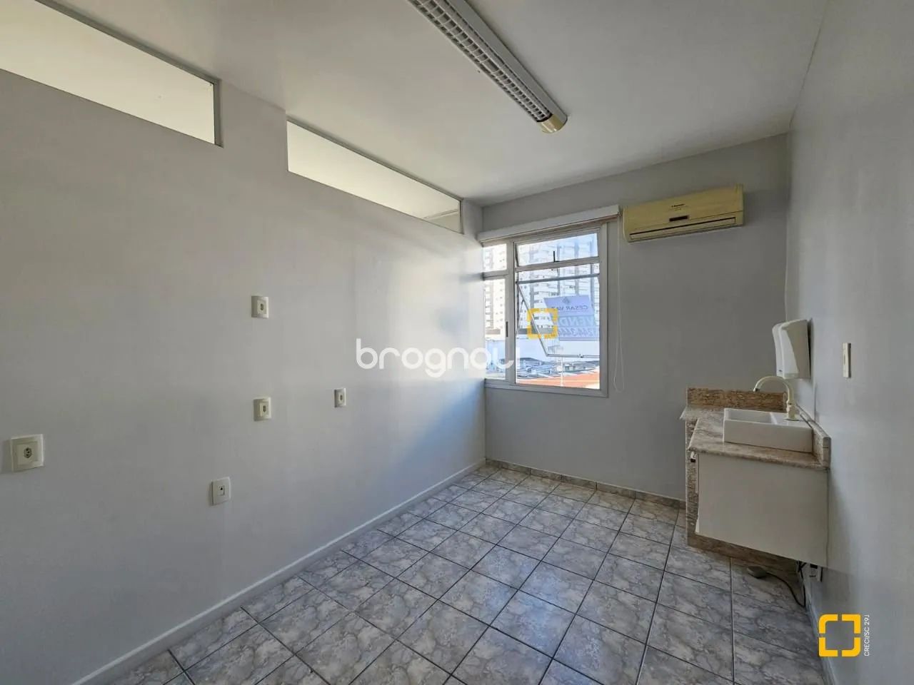 Sala com garagem para venda no bairro Estreito, Florianópolis - SC - Foto 3