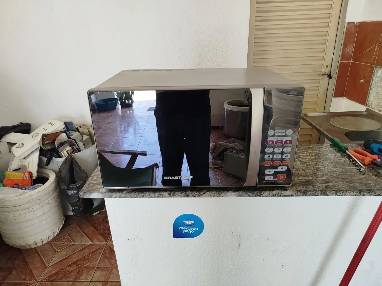 Microondas Brastemp 30 litros inox espelhado com grill semi novo 