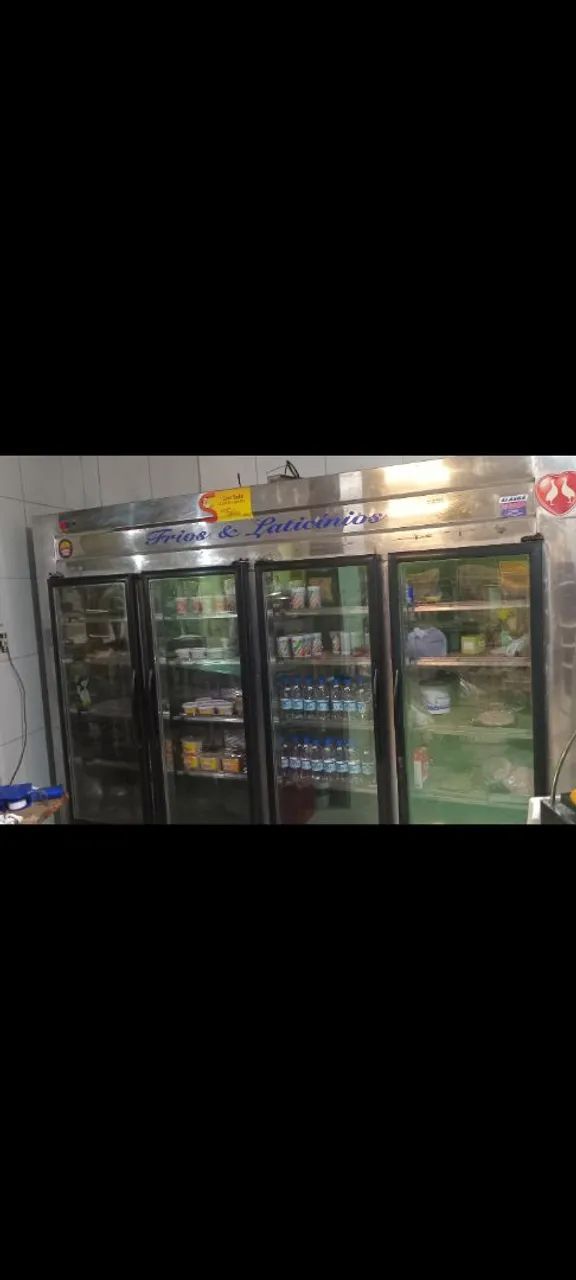 Vendo expositor 4 portas 