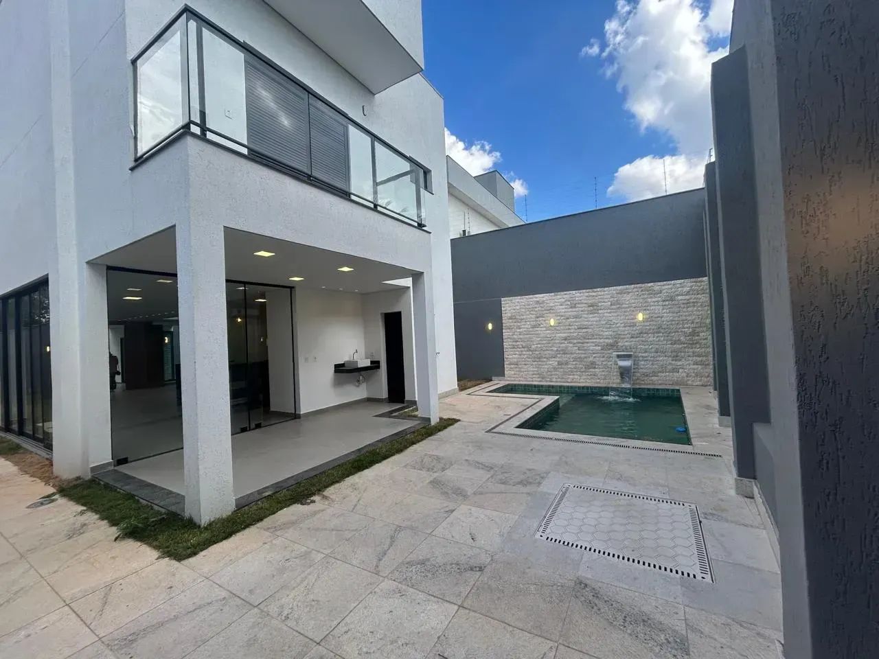 Trevo Casa Alto Padrão com 4 quartos 3 suites e Piscina - Foto 3