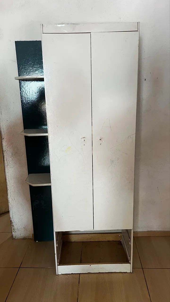 Guarda roupa infantil usado